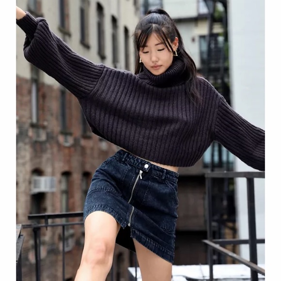 Uo Mia Turtleneck Cropped Sweater Xs 